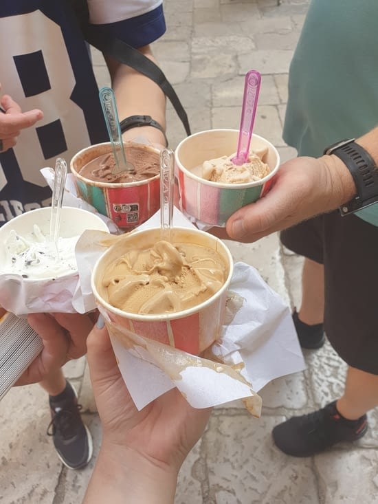 Petite pause sucrée en se baladant dans les rues