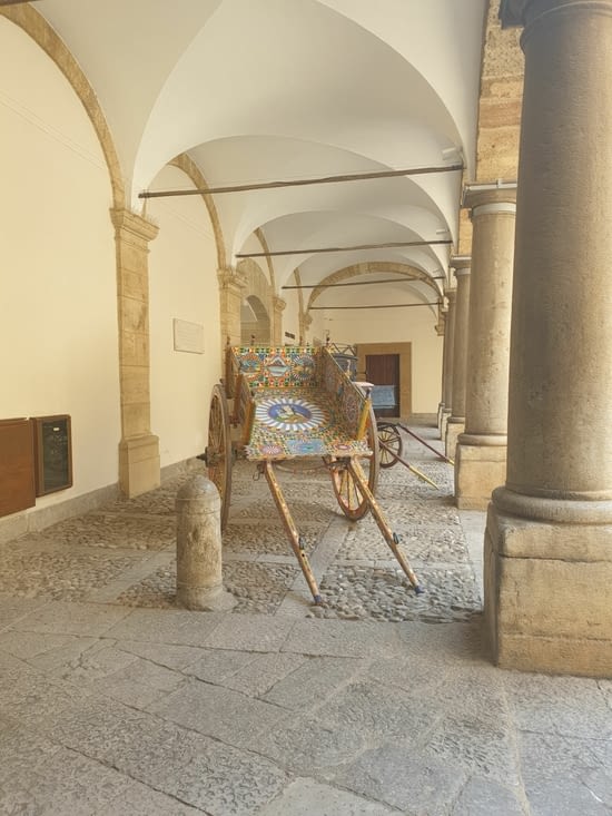 Une petite charette bien décorée