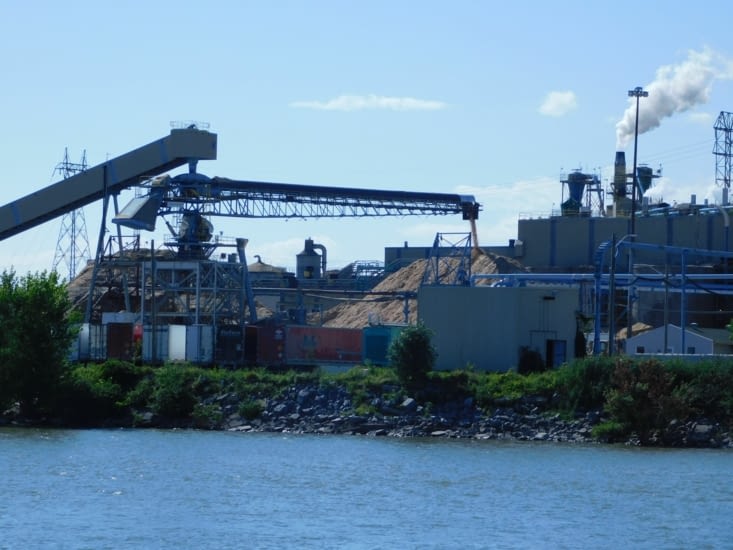 L'une des deux usines de papier encore en activité à Trois Rivières