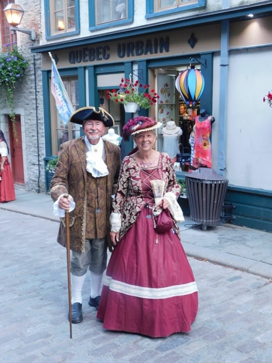 Couple déguisé pour les fêtes de la Nouvelle France