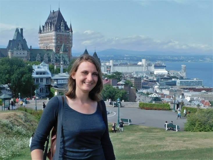 Ça fait la touriste