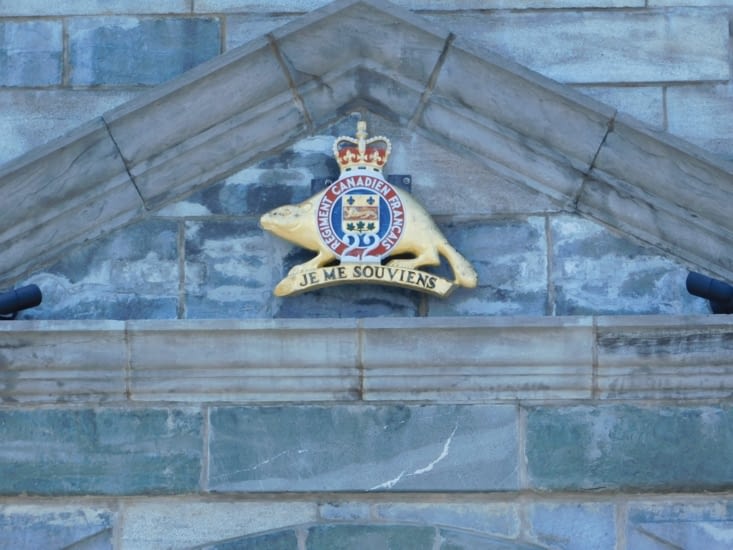 Emblème du 22ème régiment au sommet de la porte Dalhousie