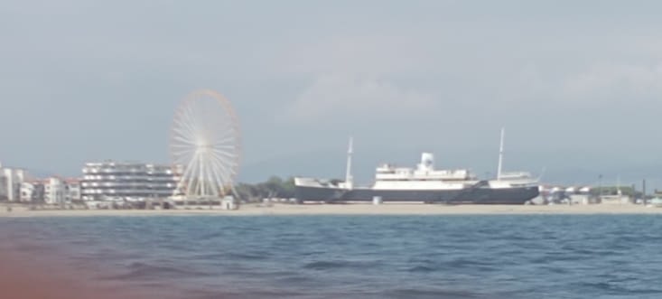 Passage devant le Lydia, au large de Barcarès.