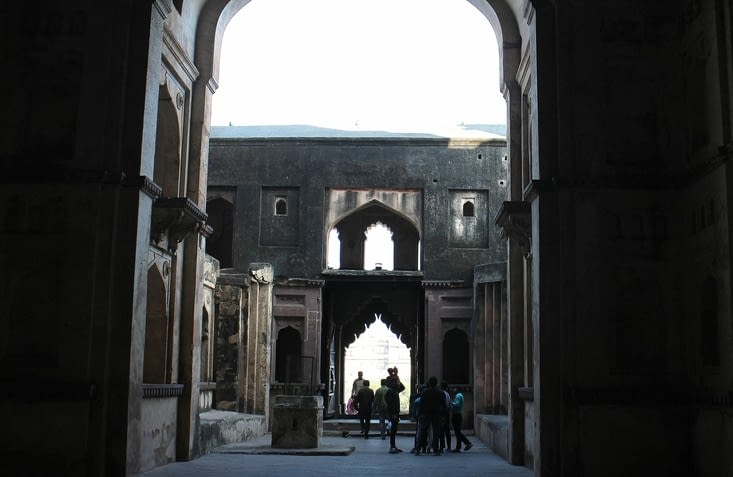 A l'intérieur du temple Chathurbhuj
