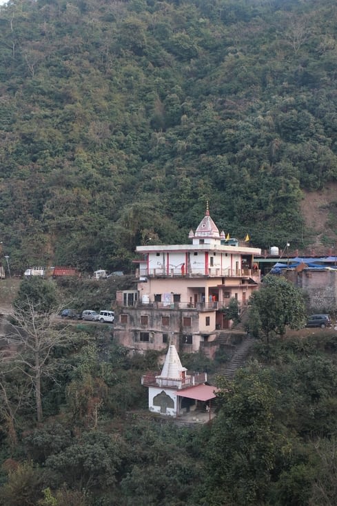 Le temple à Shiva dans la montagne