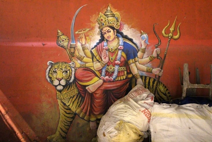 un autre  mur peint : la déesse Durga montée sur un tigre