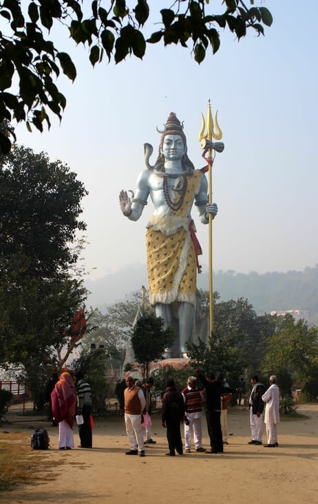 Une statue géante de Shiva