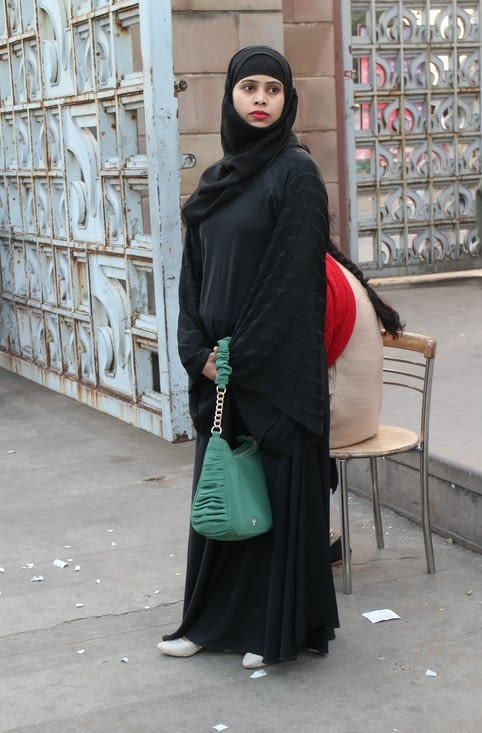 Une très jolie musulmane, bien maquillée