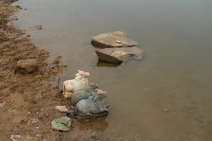 Un mini temple sur les bords du Gange