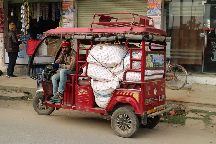 Un tuk-tuk bien chargé !