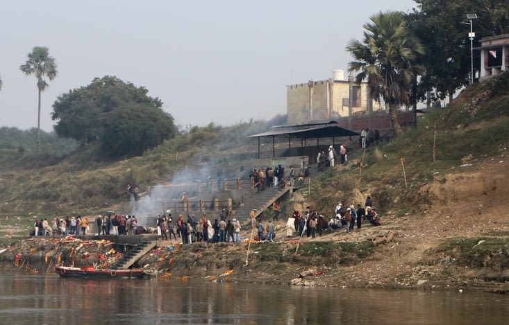 Crémation au bord du fleuve