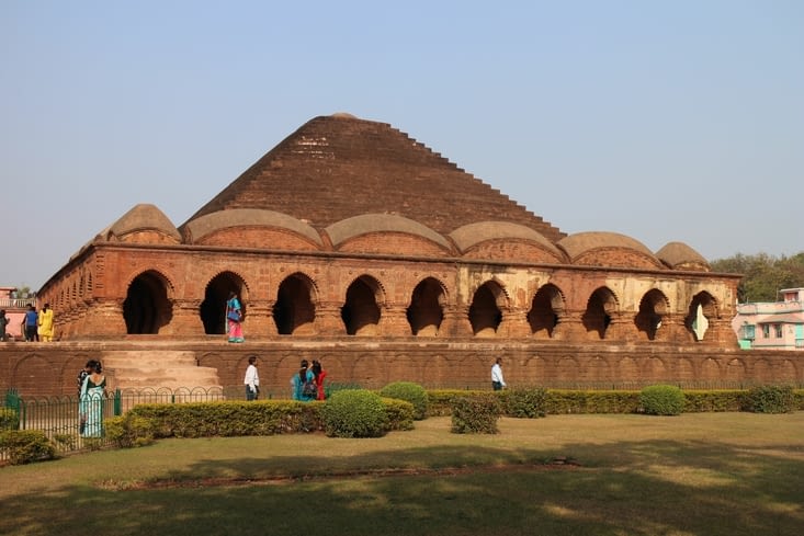 le premier temple, absolument énorme