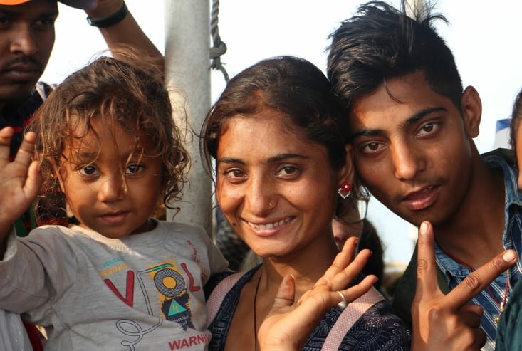 de jeunes passagers du bateau