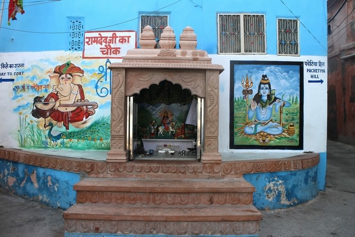 l'autel devant lequel se tient une puja tous les soirs