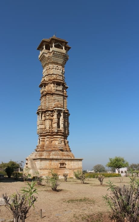 La tour de la Renommée dédiée au premier Thirtankara