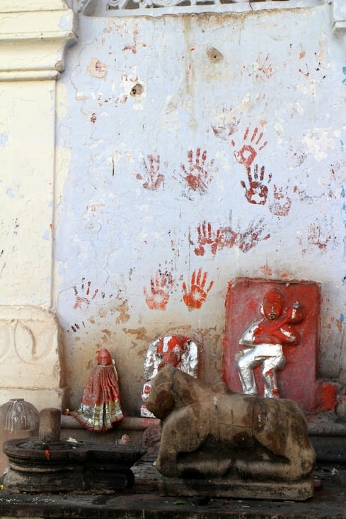 un autel à Shiva sur les ghats