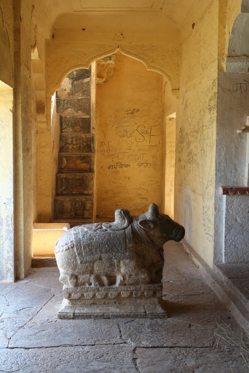 A l'intérieur du temple à Shiva
