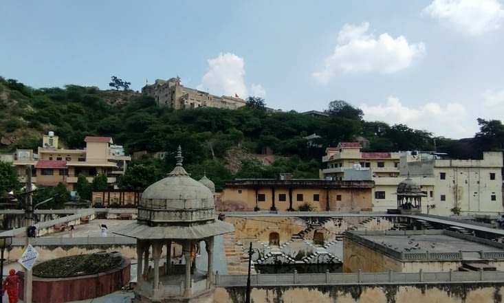 le baori près du fort d'Amber