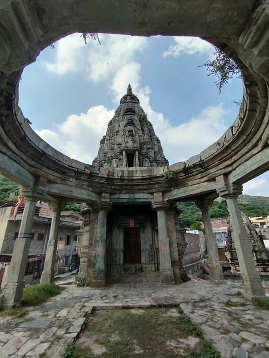 le temple Jaïn en construction