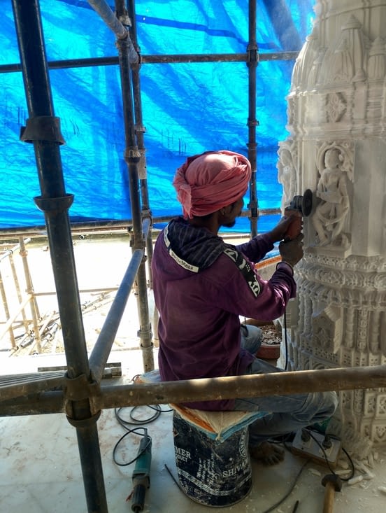 un ouvrier au travail