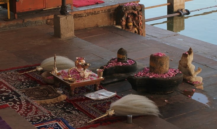 Tout est prêt pour la puja