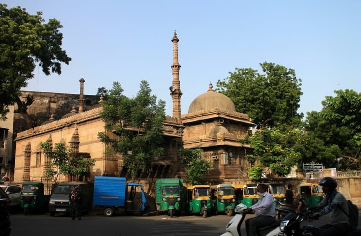 la mosquée de Rani Sipri