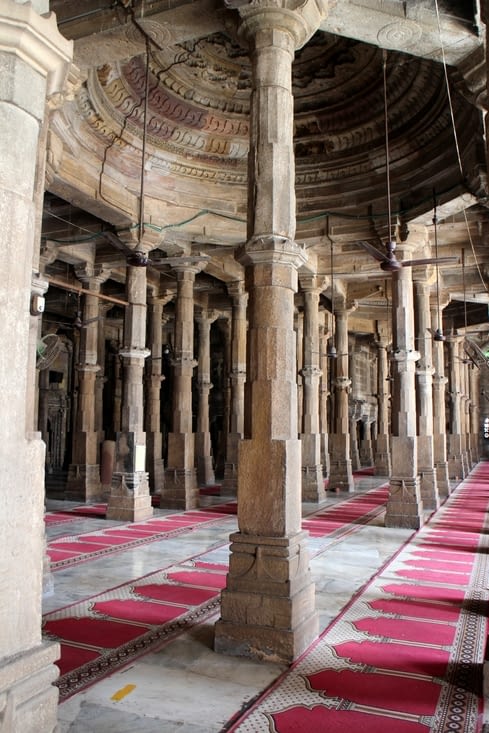 L'intérieur de la jama Masjid