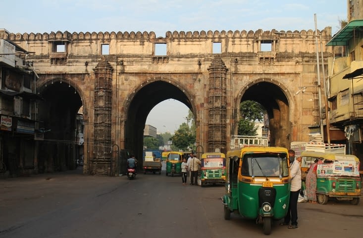 Trois portes monumentales