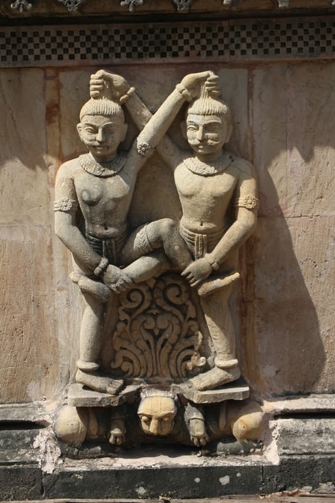 Une curieuse sculpture