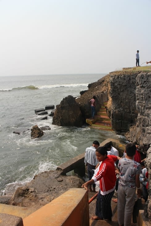 A la sortie du temple