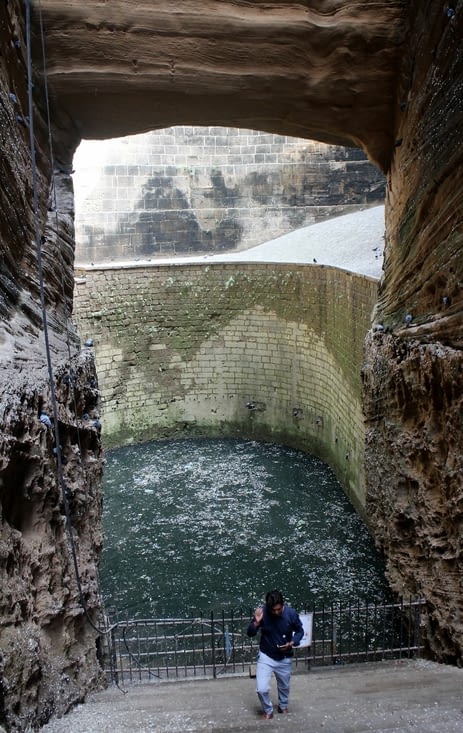 Au fond du puits l'eau est bien polluée