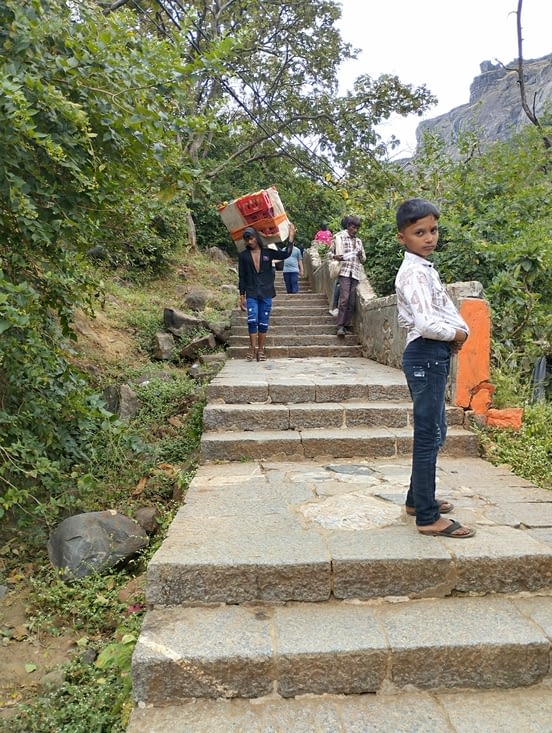 La montée vers les temples