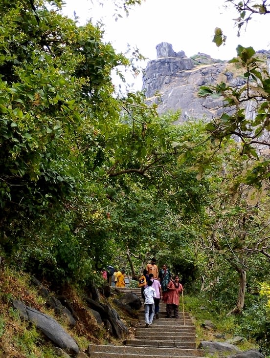 La montée vers les temples