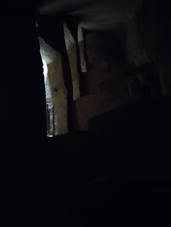 L'obscurité est de plus en plus profonde