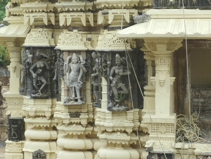 sculptures sur les temples Jaîn