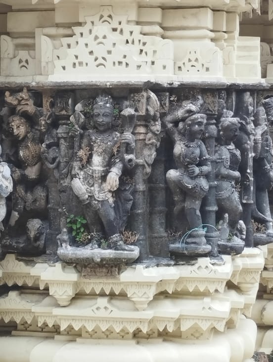 sculptures sur les temples Jaîn