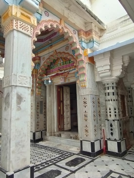 Dans l'enceinte d'un des temples