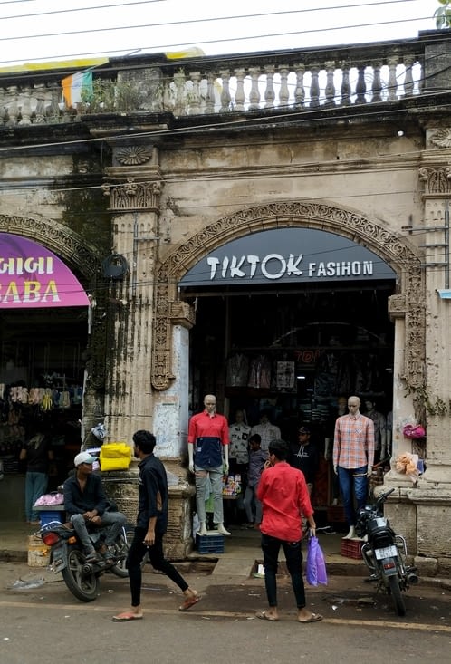 dans les rues de la vieille ville