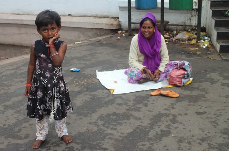 La jeune mendiante et sa petite fille.