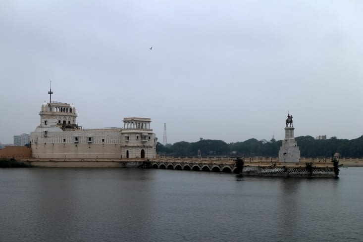Le Lakhota Palace