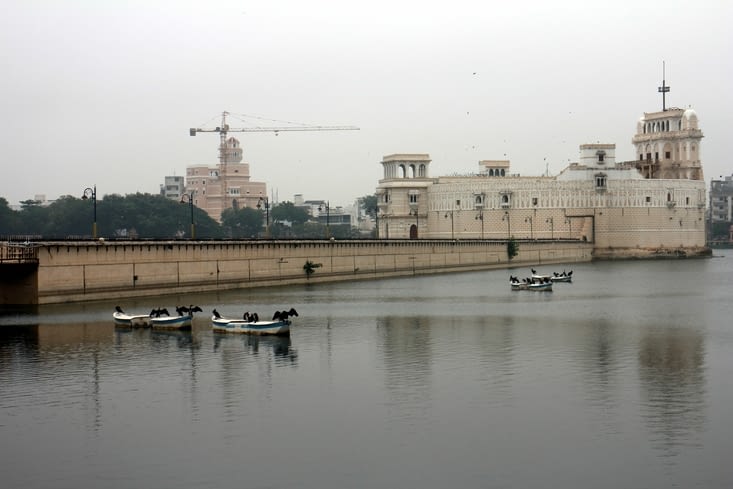 sur la promenade autour du lac