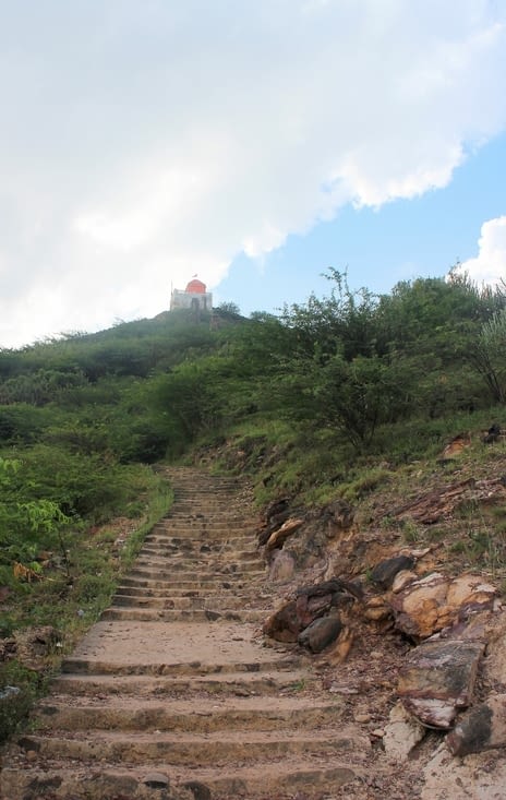 Il s'agit de monter jusqu'au petit temple
