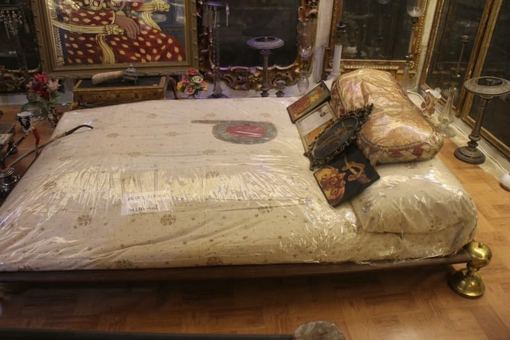 Le lit aux pieds d'or