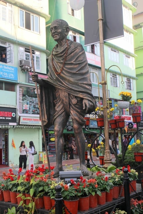 Sur Gandhi Road, il y a bien sûr la statue de Gandhi
