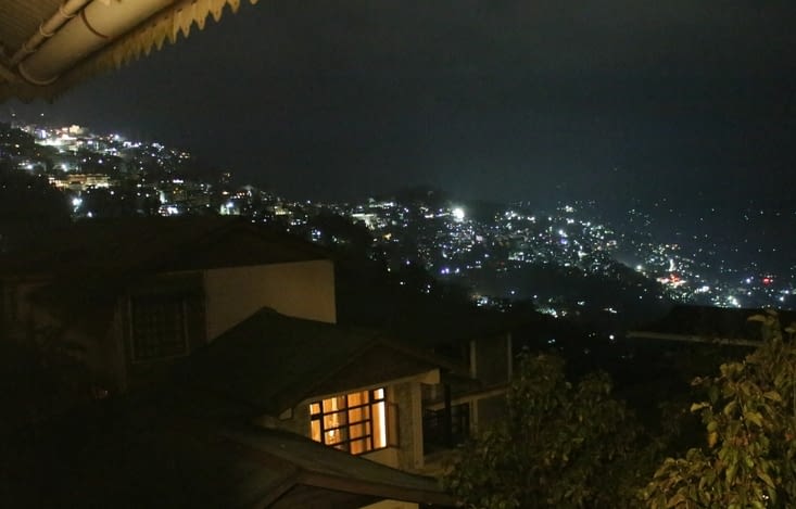 vue de nuit depuis ma chambre d'hôtel