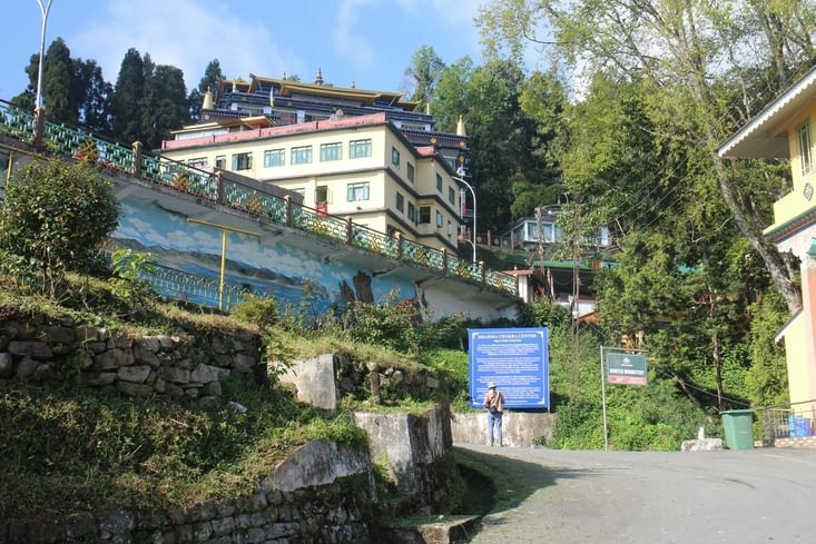 La montée est rude jusqu'au monastère