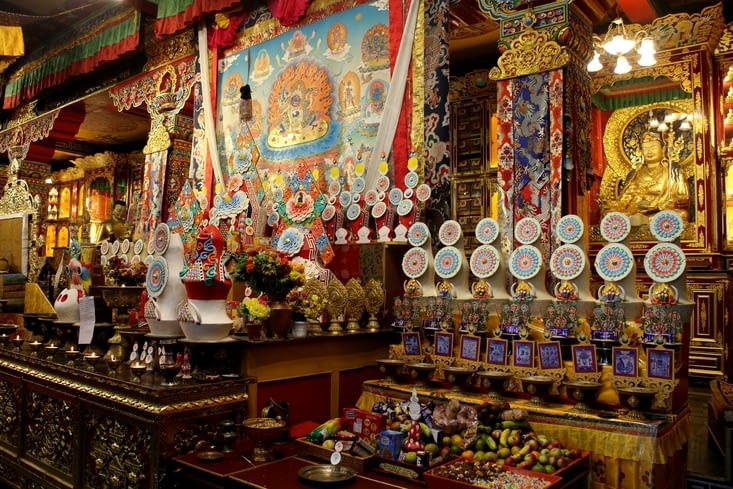 A l'intérieur du monastère