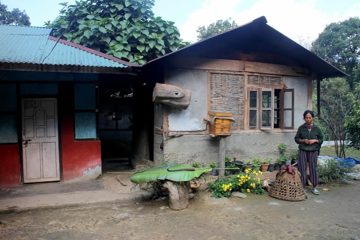 nous traversons un hameau avant d'atteindre le monastère