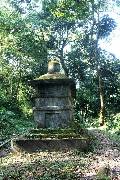 Un chorten sur le chemin