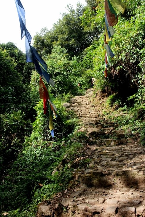 le chemin est de plus en plus escarpé